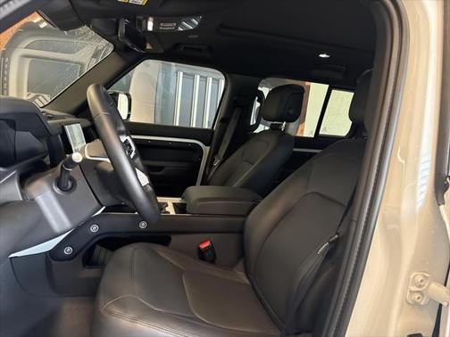 2025 Land Rover Defender 110 P400 S