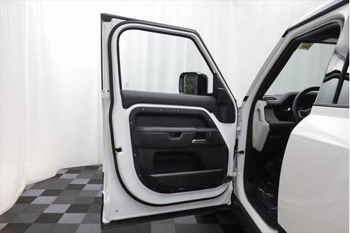 2025 Land Rover Defender 110 P400 S