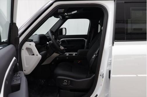 2025 Land Rover Defender X-Dynamic SE