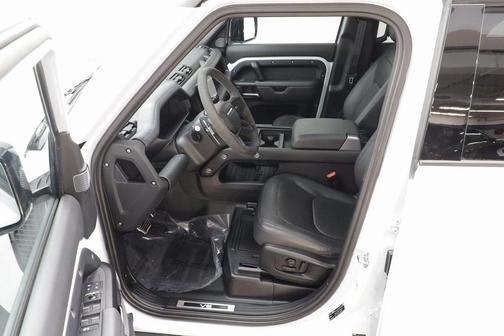2023 Land Rover Defender 110 V8