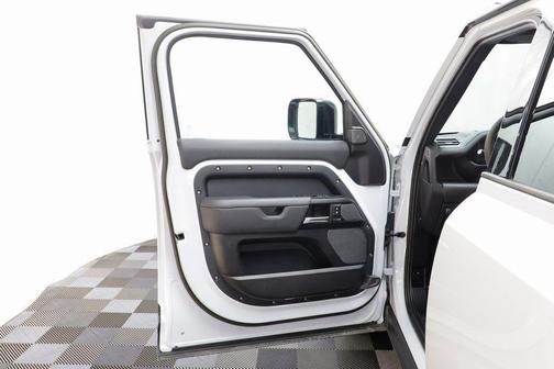 2023 Land Rover Defender 110 V8