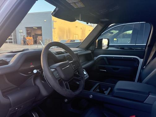 2023 Land Rover Defender 110 V8