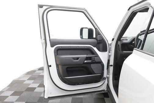 2023 Land Rover Defender 110 V8