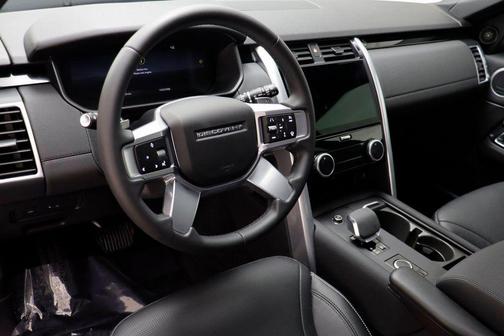 2025 Land Rover Discovery P300 S