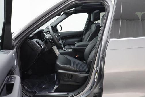 2025 Land Rover Discovery P300 S