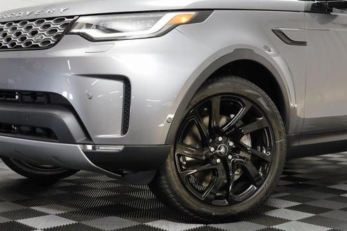 2025 Land Rover Discovery P300 S