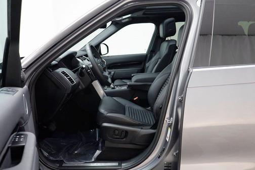 2025 Land Rover Discovery P300 S