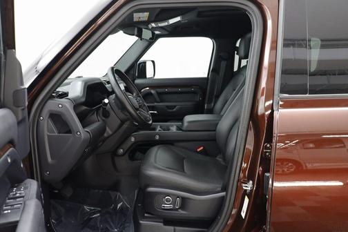 2025 Land Rover Defender 130 P400 X-Dynamic SE