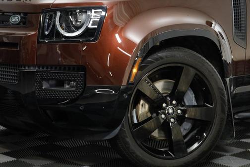 2025 Land Rover Defender 130 P400 X-Dynamic SE