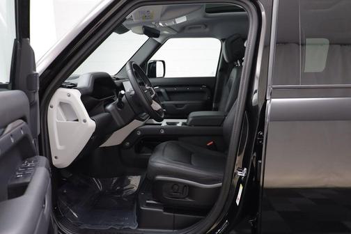 2025 Land Rover Defender 110 P400 S