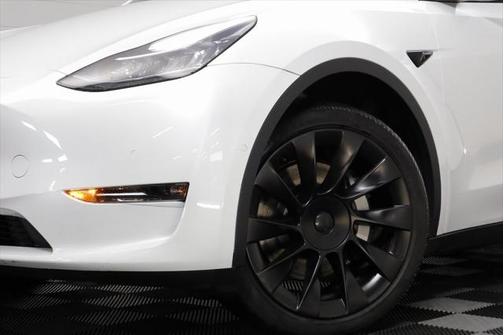 2022 Tesla Model Y Long Range Dual Motor All-Wheel Drive