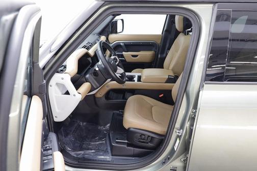 2025 Land Rover Defender 110 P400 S