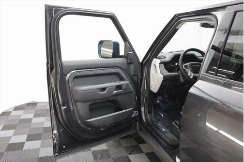 2025 Land Rover Defender S