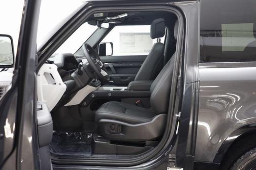2025 Land Rover Defender 90 P400 X-Dynamic SE