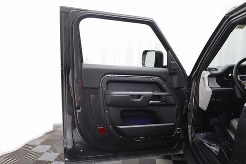 2025 Land Rover Defender 90 P400 X-Dynamic SE