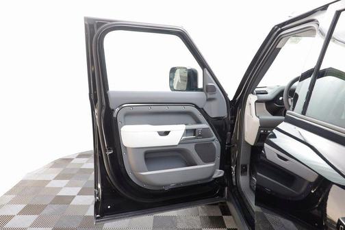 2026 Land Rover Defender P400 X-Dynamic SE