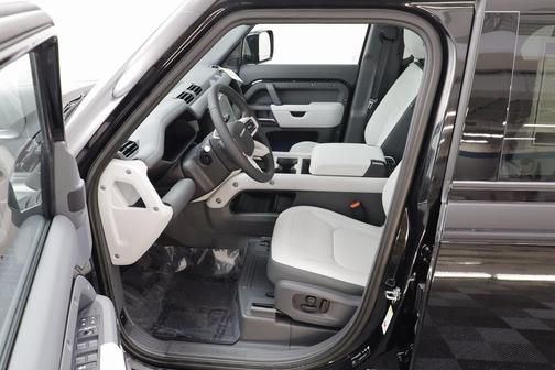 2026 Land Rover Defender X-Dynamic SE