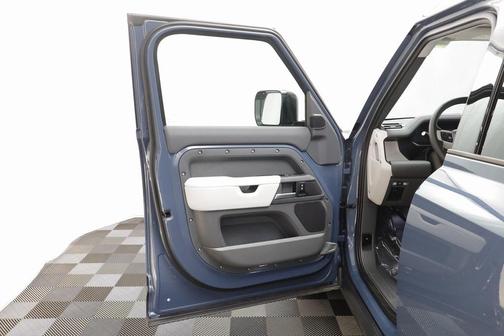 2025 Land Rover Defender 110 P300