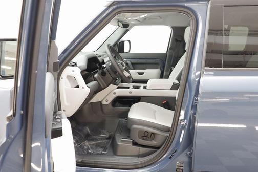 2025 Land Rover Defender 110 P300