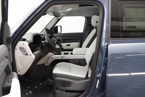 2025 Land Rover Defender 110 P300