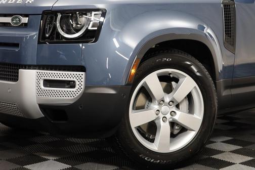 2025 Land Rover Defender 110 P300