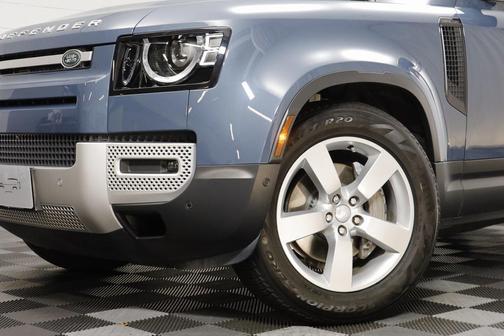 2025 Land Rover Defender 110 P300