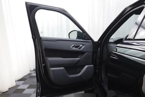 2026 Land Rover Range Rover Velar Dynamic SE