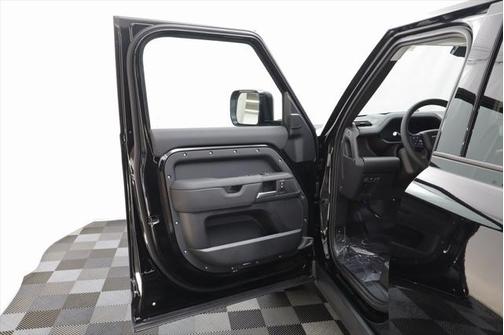 2025 Land Rover Defender 110 P400 S
