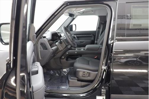 2025 Land Rover Defender 110 P400 S