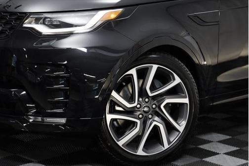 2025 Land Rover Discovery P360 Dynamic SE