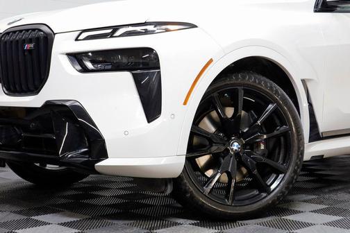 2025 BMW X7 M60i