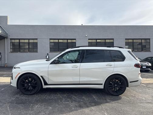 2025 BMW X7 M60i