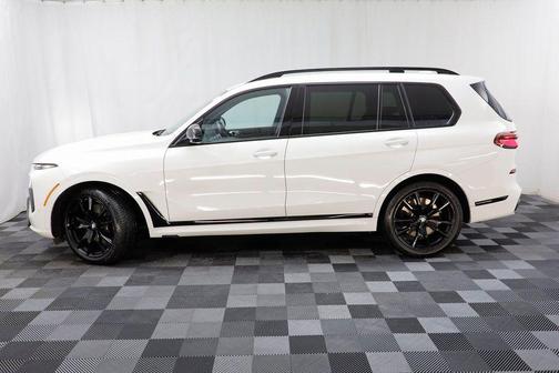 2025 BMW X7 M60i