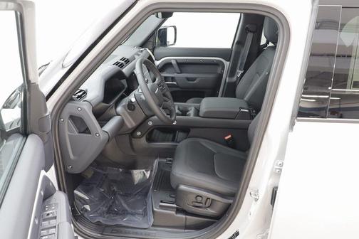 2026 Land Rover Defender X-Dynamic SE