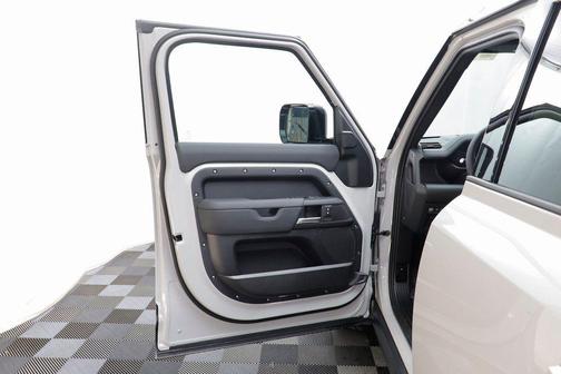 2026 Land Rover Defender P400 X-Dynamic SE