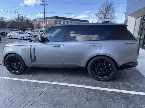 2025 Land Rover Range Rover P400 SE