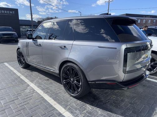 2025 Land Rover Range Rover P400 SE