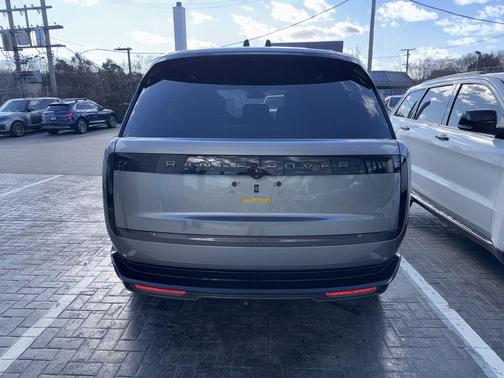 2025 Land Rover Range Rover P400 SE