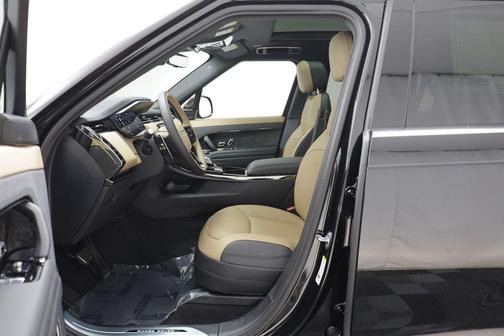 Santorini Black Metallic 2026 Land Rover Range Rover Sport SE