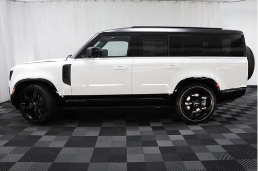2025 Land Rover Defender X-Dynamic SE