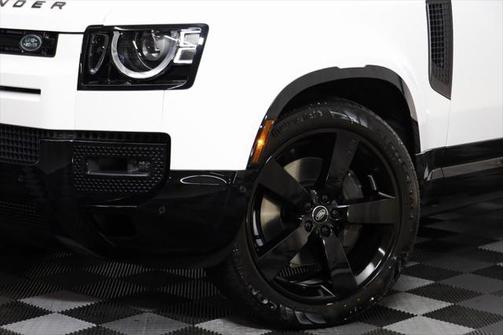 2025 Land Rover Defender X-Dynamic SE