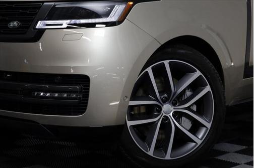 2025 Land Rover Range Rover SE