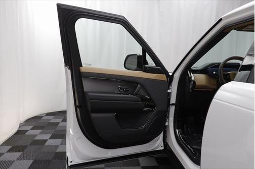 2025 Land Rover Range Rover Sport SE
