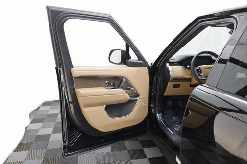 2025 Land Rover Range Rover P550e SE