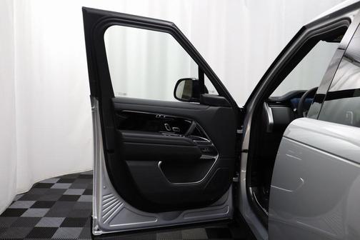 2025 Land Rover Range Rover P530 SE 7 Seat
