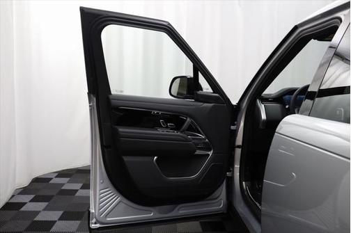 2025 Land Rover Range Rover P530 SE 7 Seat