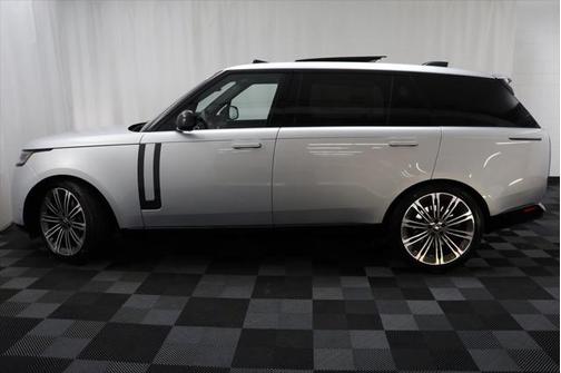 2025 Land Rover Range Rover P530 SE 7 Seat