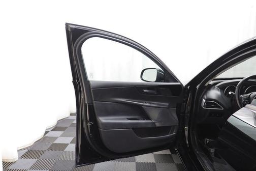 2017 Jaguar XE 35t Premium