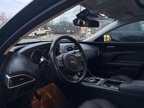 2017 Jaguar XE 35t Premium