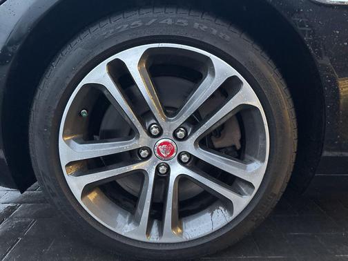 2017 Jaguar XE 35t Premium